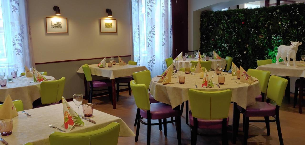 Hotel De Bourgogne La Clayette Екстериор снимка