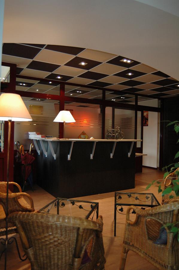 Hotel De Bourgogne La Clayette Екстериор снимка